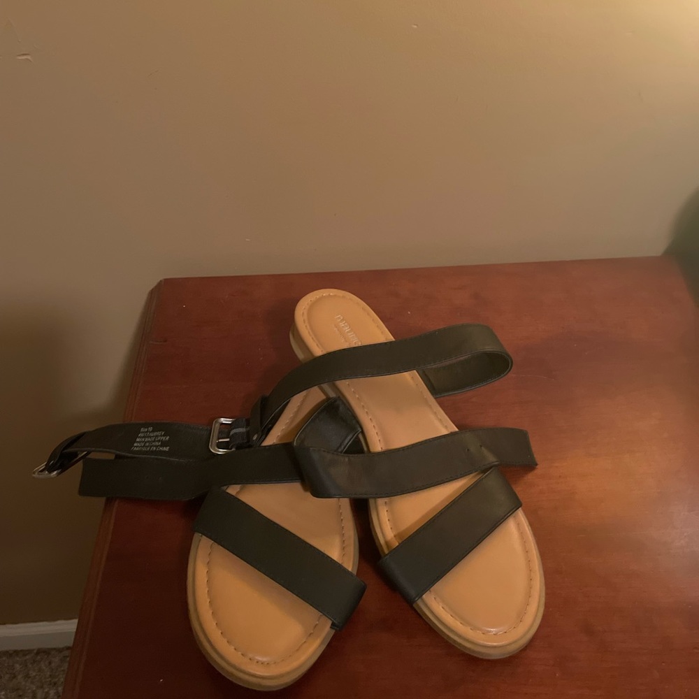 Maurices black strap sandals